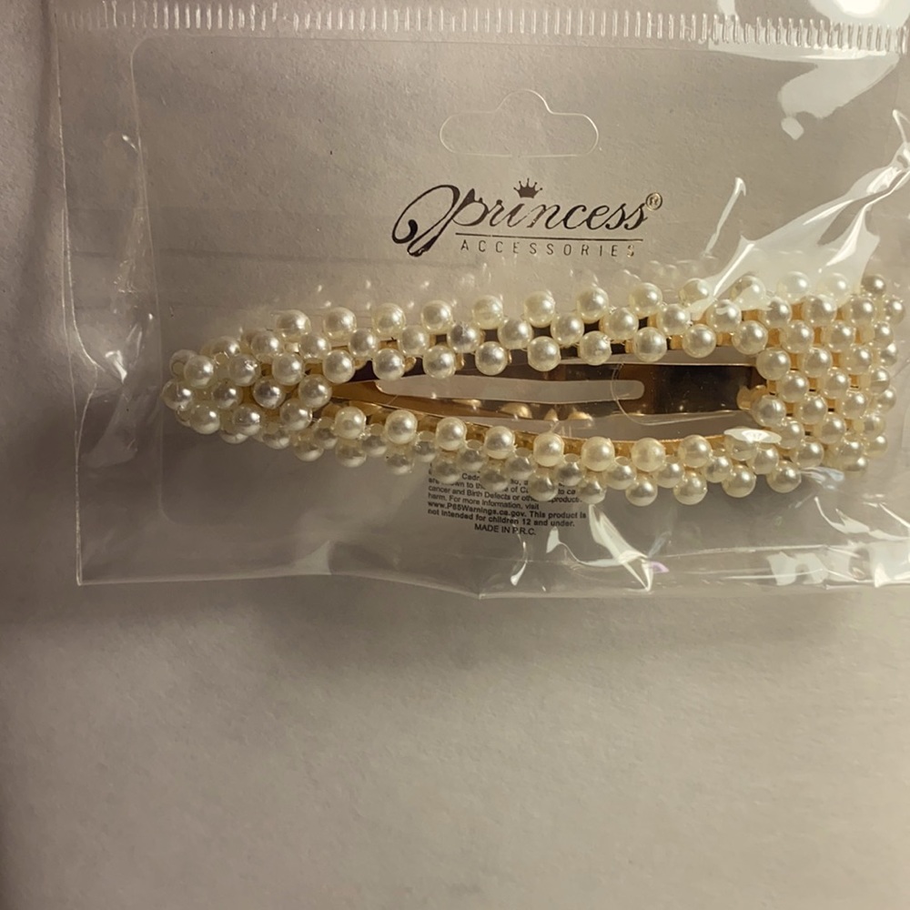 Oversized Pearl Hair Clip